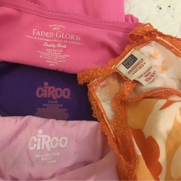 Bundle of (12) Girls 6X Warm Weather Tops - Picture 8 of 9